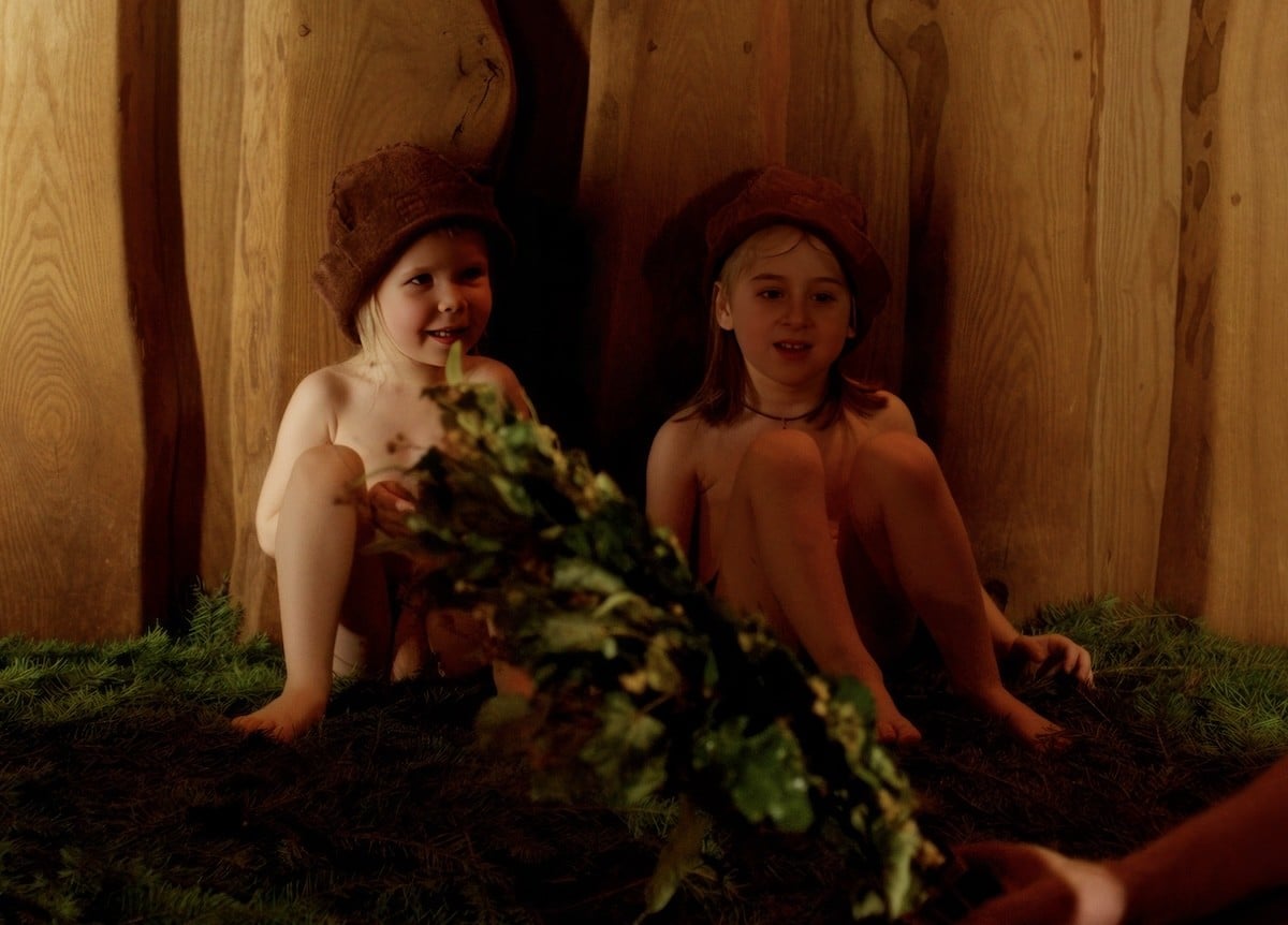 Дети в бане