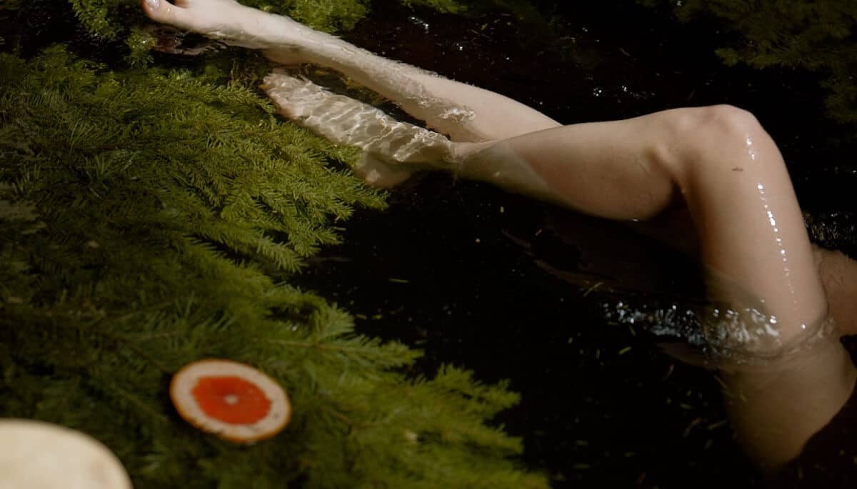 Чесночный пар в бане: чем полезен и как применять