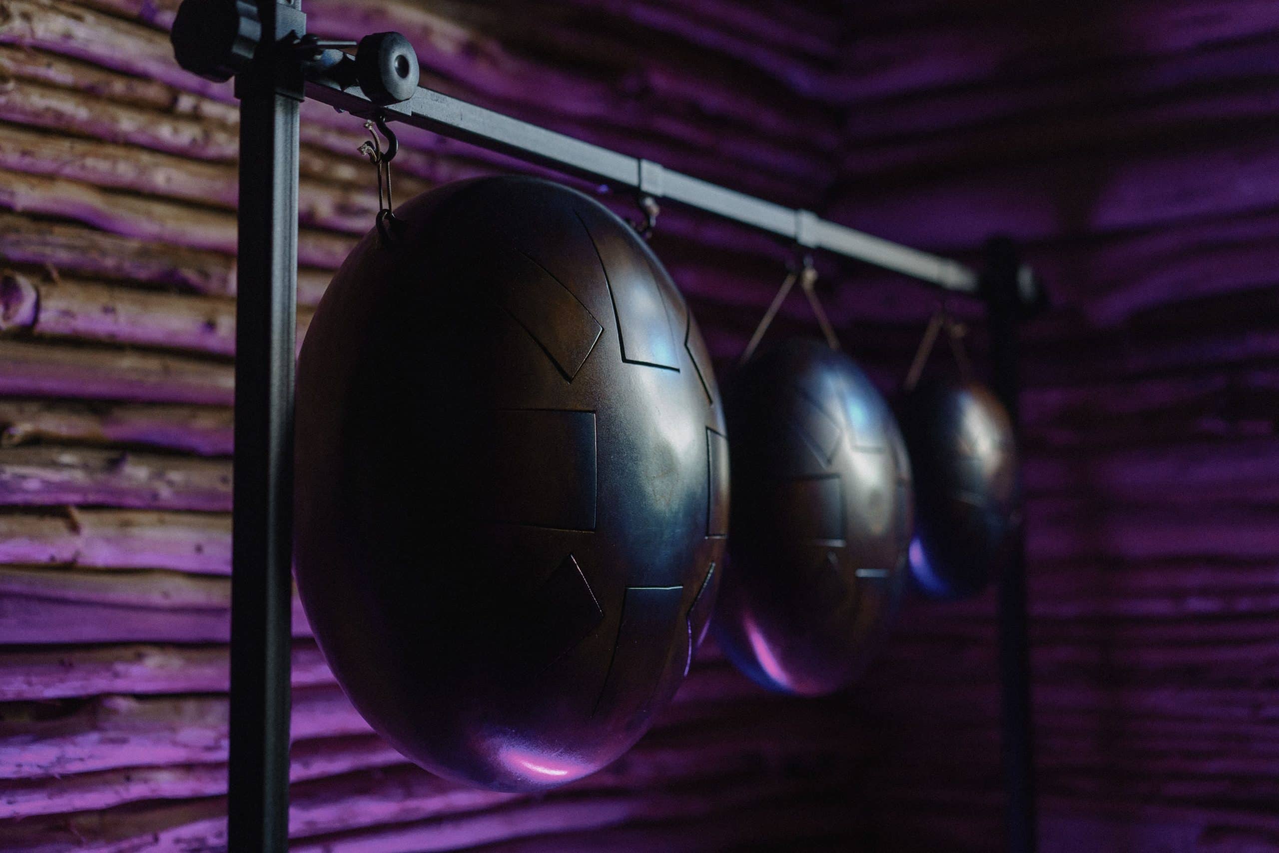 Терапия звуком в можжевеловой комнате